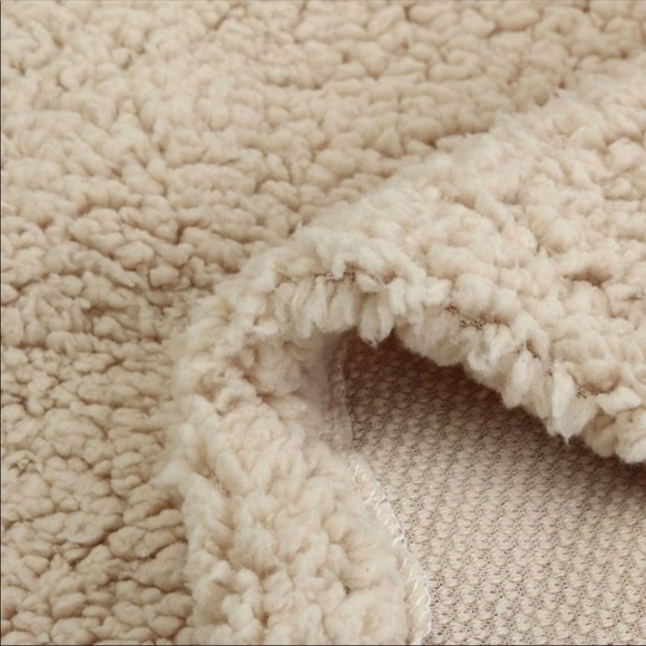 ❗️HP 8/28/18❗️Sherpa Hoodie Vest - Picture 6 of 8